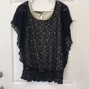 Short sleeved lace top